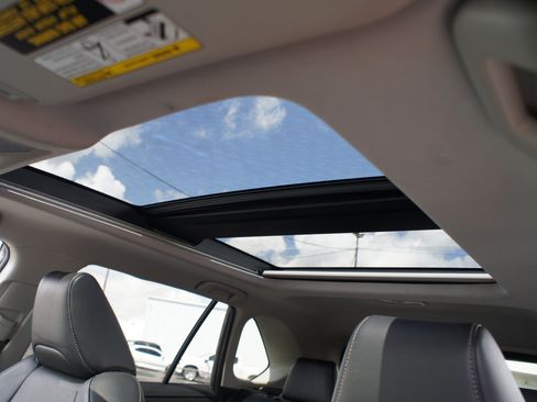 Used 2019 Toyota RAV4 Limited w/ Advanced Technology Package FWD image 6