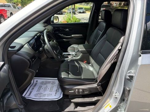 Used 2023 Chevrolet Traverse RS AWD/4WD image 9