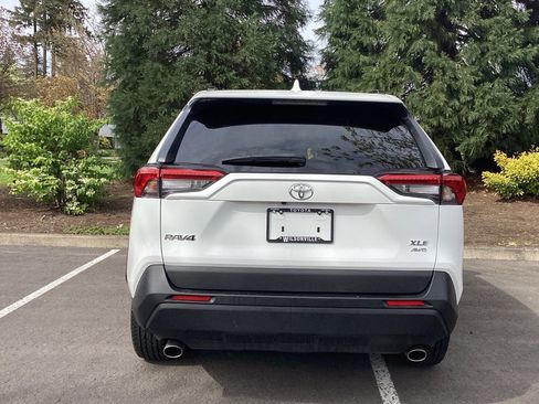 Used 2021 Toyota RAV4 XLE w/ Convenience Package image 19