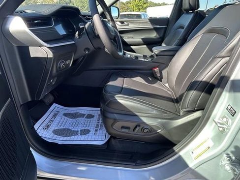 New 2025 Jeep Grand Cherokee Limited w/ Luxury Tech Group II image 10