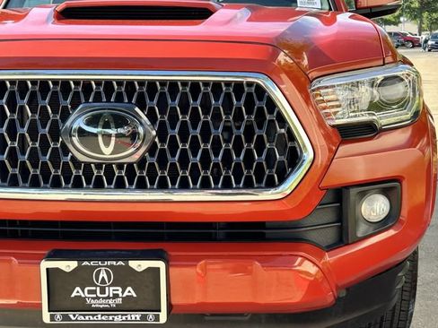 Used 2018 Toyota Tacoma TRD Sport w/ Technology Package RWD image 8