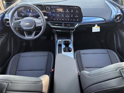 New 2026 Chevrolet Equinox EV LT image 6