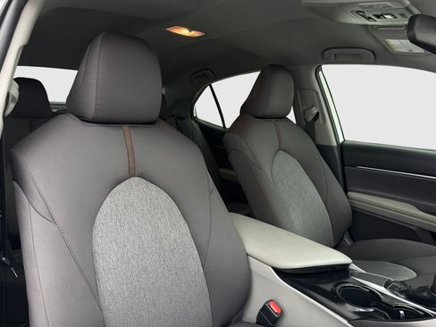 Used 2019 Toyota Camry LE FWD image 37
