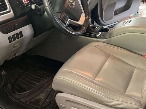 Used 2015 Toyota Highlander XLE AWD/4WD image 9