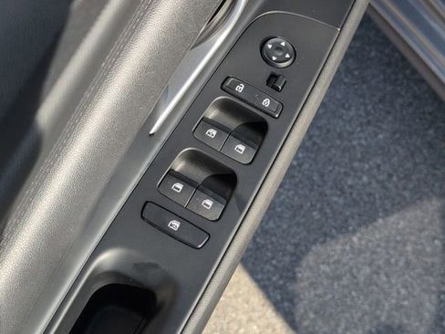 Used 2022 Hyundai Elantra Limited w/ Cargo Package image 16