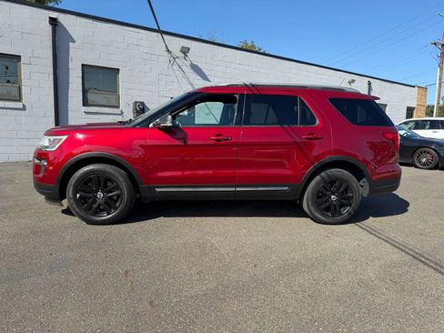 Used 2019 Ford Explorer XLT w/ Equipment Group 202A AWD/4WD image 17