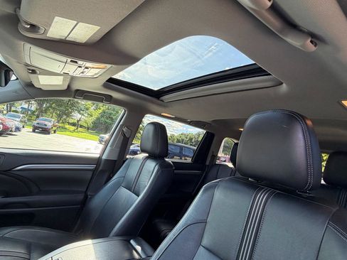 Used 2018 Toyota Highlander SE AWD/4WD image 28