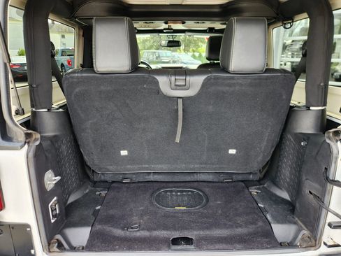 Used 2015 Jeep Wrangler Sahara w/ Dual Top Group AWD/4WD image 33