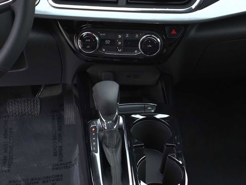 New 2026 Chevrolet Trax LT w/ Sunroof Package image 15