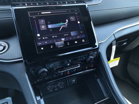 New 2026 Jeep Grand Cherokee Laredo image 30