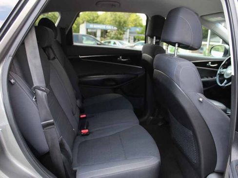 Used 2017 Kia Sorento FWD w/ LX Convenience Package image 26
