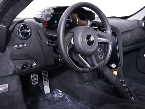 Used 2025 McLaren 750S image 5