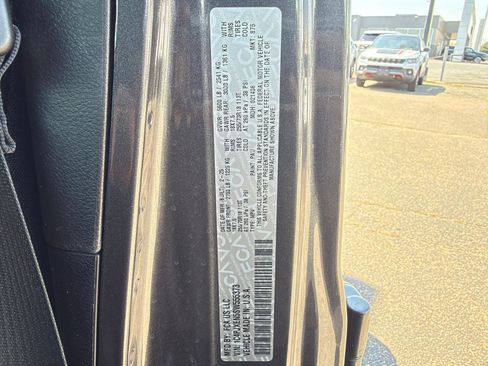 Used 2025 Jeep Wrangler Unlimited Sahara AWD/4WD image 27