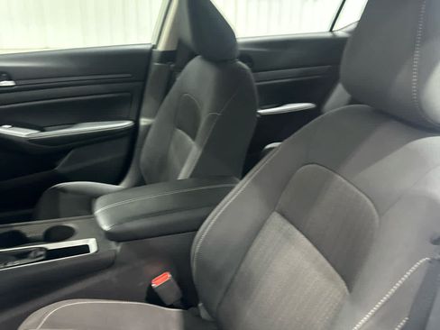 Used 2025 Nissan Altima 2.5 SV FWD image 18