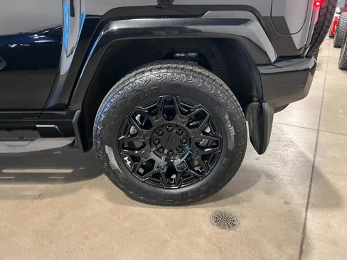 Used 2025 GMC Hummer EV 2X w/ LPO, Roof Cross Rail Package AWD/4WD image 49