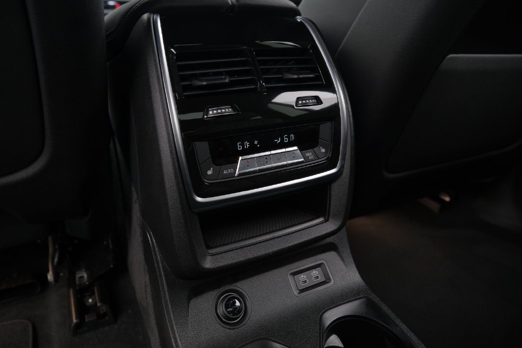 Used 2025 BMW X7 M60i w/ Executive Package AWD/4WD image 20