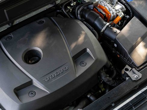 Used 2023 Volvo XC60 T8 Core image 28