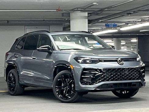 New 2026 Volkswagen Tiguan SE R-Line image 2