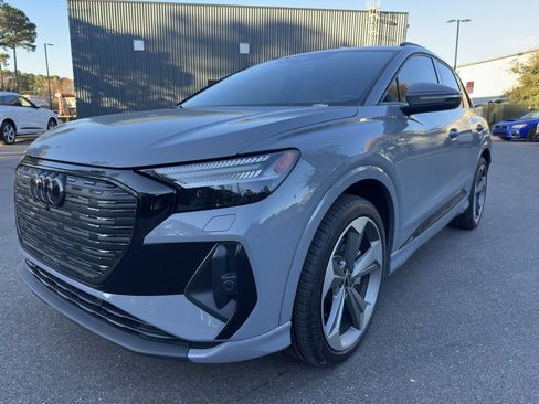 Used 2025 Audi Q4 e-tron Prestige image 3