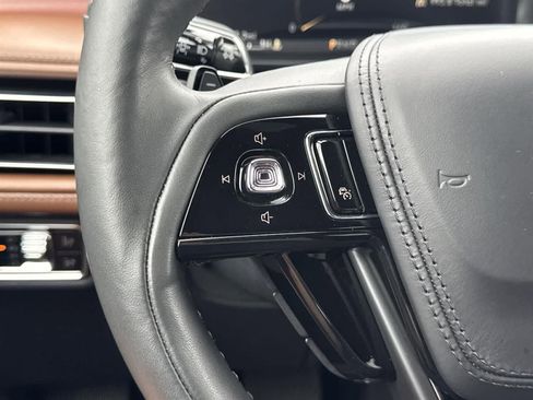 Used 2023 Lincoln Aviator Reserve w/ Equipment Group 201A image 11