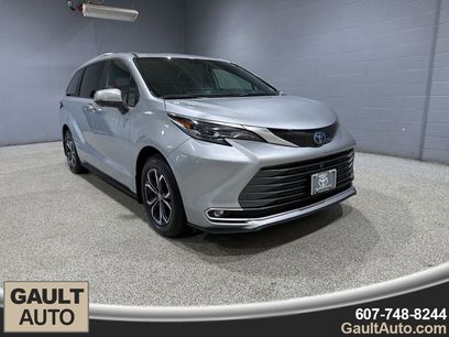 Used 2025 Toyota Sienna Platinum
