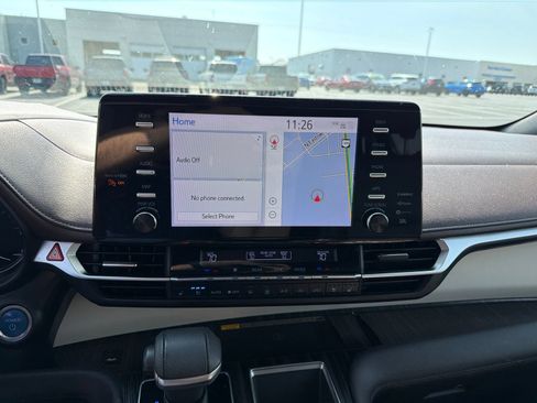 Used 2022 Toyota Sienna Platinum AWD/4WD image 17