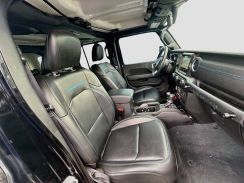 Used 2022 Jeep Wrangler Unlimited Rubicon 4xe w/ Cold Weather Group AWD/4WD image 32