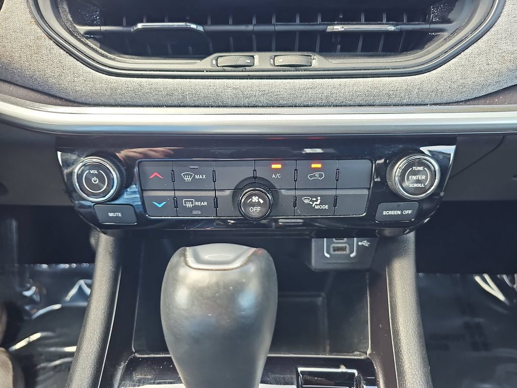 Used 2024 Jeep Compass Latitude AWD/4WD image 24