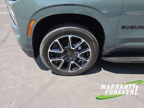 New 2026 Chevrolet Suburban RST w/ RST Capability Package AWD/4WD image 19
