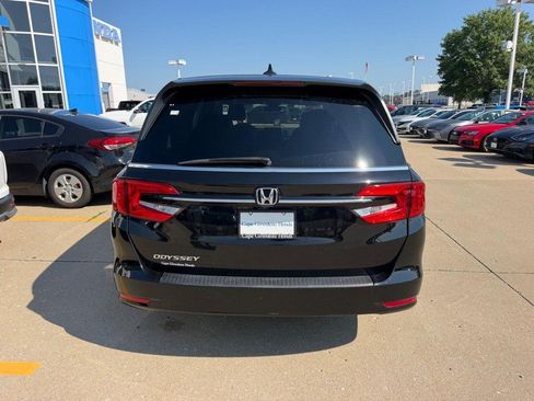 Used 2024 Honda Odyssey EX-L image 3