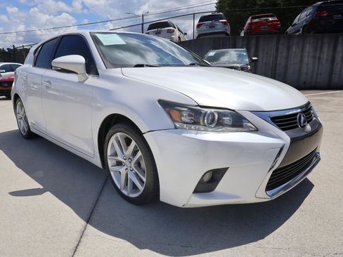 Used 2016 Lexus CT 200h w/ Seat Comfort Package FWD image 9