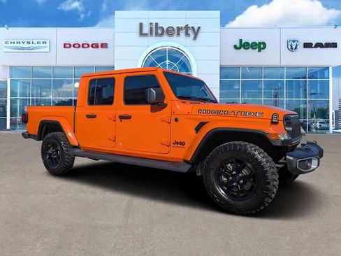 Used 2025 Jeep Gladiator Sport AWD/4WD image 1