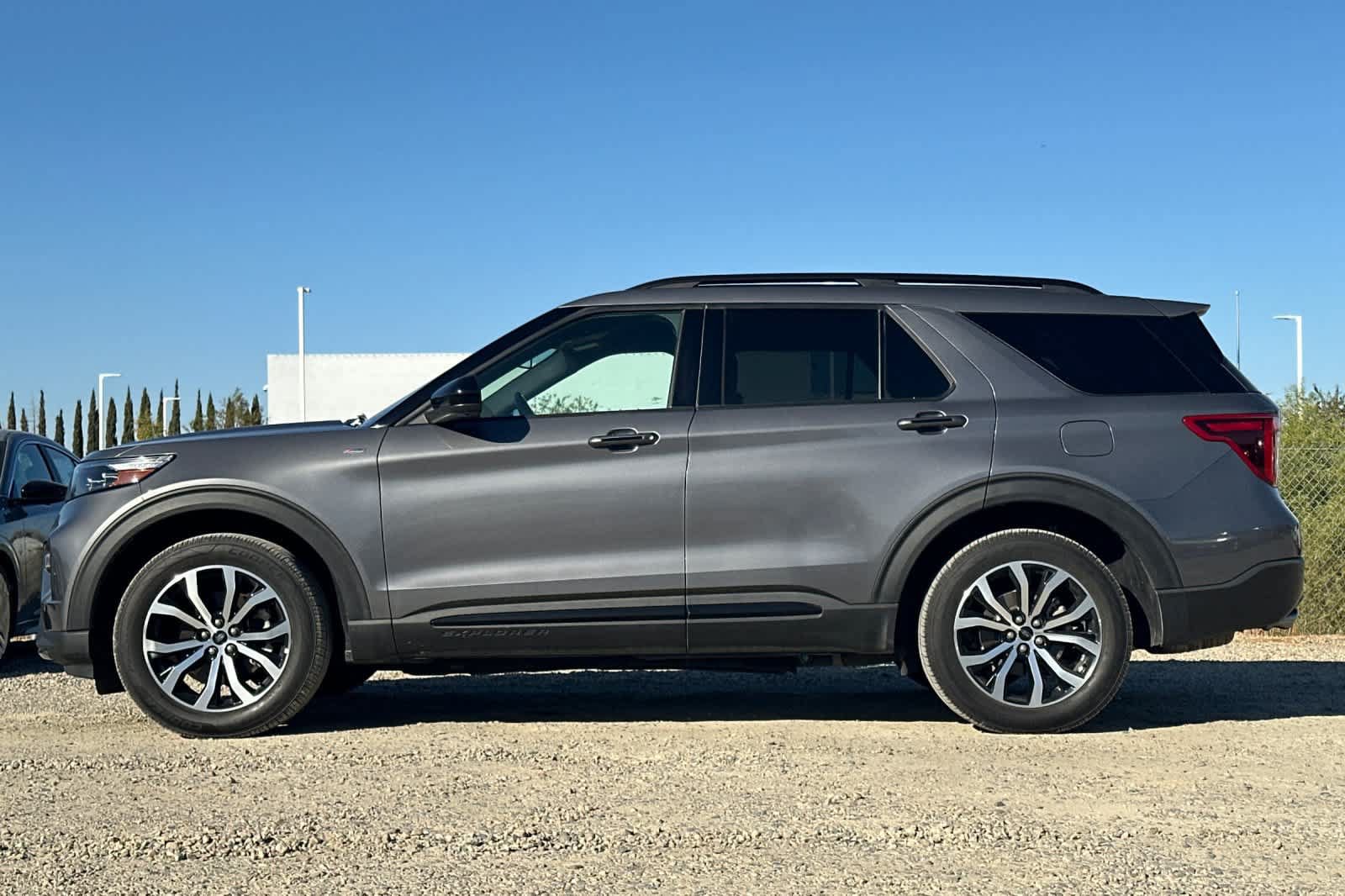 Used 2022 Ford Explorer ST-Line w/ Class IV Trailer Tow Package AWD/4WD image 6