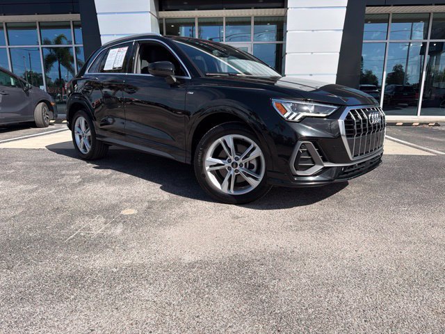 Used 2024 Audi Q3 2.0T Premium w/ Convenience Package AWD/4WD image 2