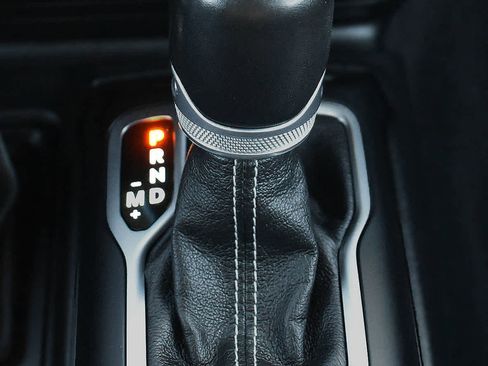 Used 2020 Jeep Wrangler Unlimited Sahara image 23