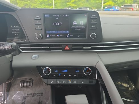 Used 2022 Hyundai Elantra Blue FWD image 17