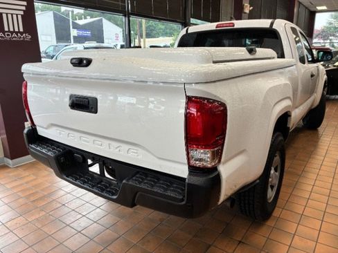 Used 2019 Toyota Tacoma SR image 5