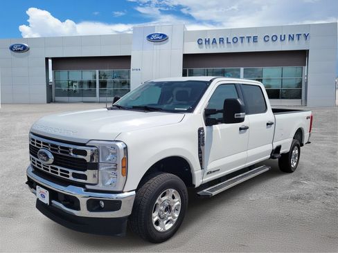 Used 2025 Ford F250 XLT AWD/4WD image 2