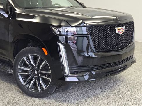 Used 2023 Cadillac Escalade Sport image 2