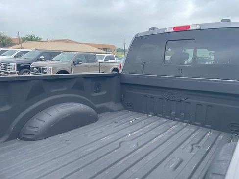 Used 2022 Ford F250 Lariat w/ Black Appearance Package AWD/4WD image 9