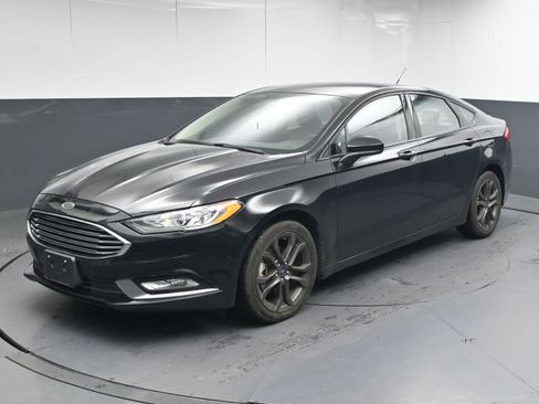 Used 2018 Ford Fusion SE w/ Equipment Group 201A image 4