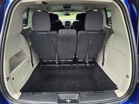 Used 2019 Dodge Grand Caravan SE w/ UConnect Hands-Free Group FWD image 19