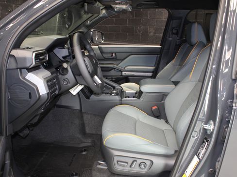 Used 2025 Toyota 4Runner Trailhunter image 41