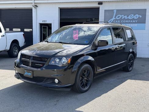 Used 2019 Dodge Grand Caravan GT FWD image 2