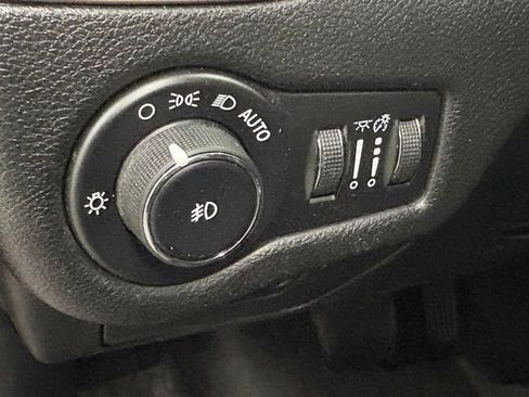 Used 2015 Jeep Cherokee Limited w/ Trailer Tow Group AWD/4WD image 13