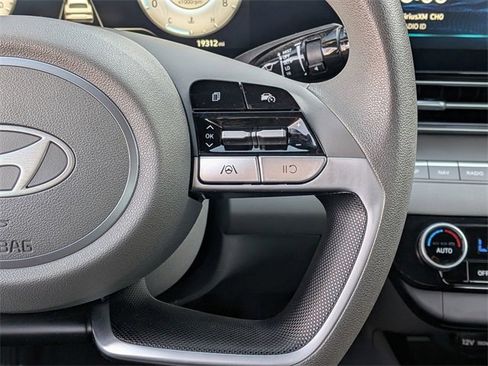 Used 2024 Hyundai Elantra SEL image 16