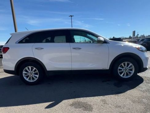 Used 2020 Kia Sorento LX image 9