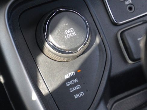 Used 2019 Jeep Compass Latitude w/ Cold Weather Group AWD/4WD image 24