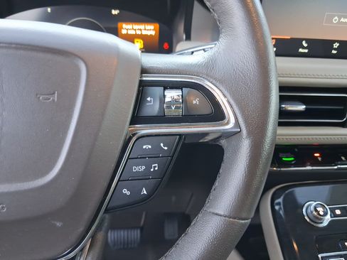 Used 2023 Lincoln Nautilus FWD image 18