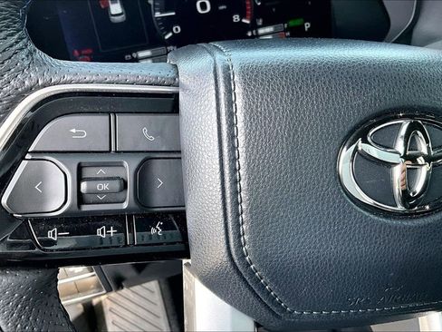 Used 2023 Toyota Sequoia Platinum image 25
